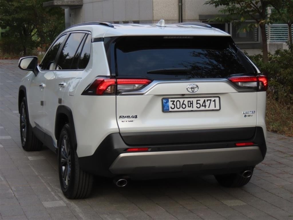 토요타 라브4 RAV4(5세대) 2.5 4WD 하이브리드 이미지 4