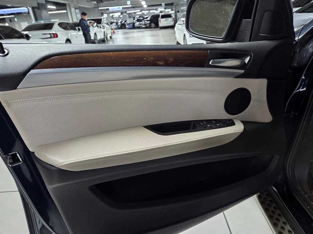BMW X6 X6 (E71) xDrive 35i 이미지 8