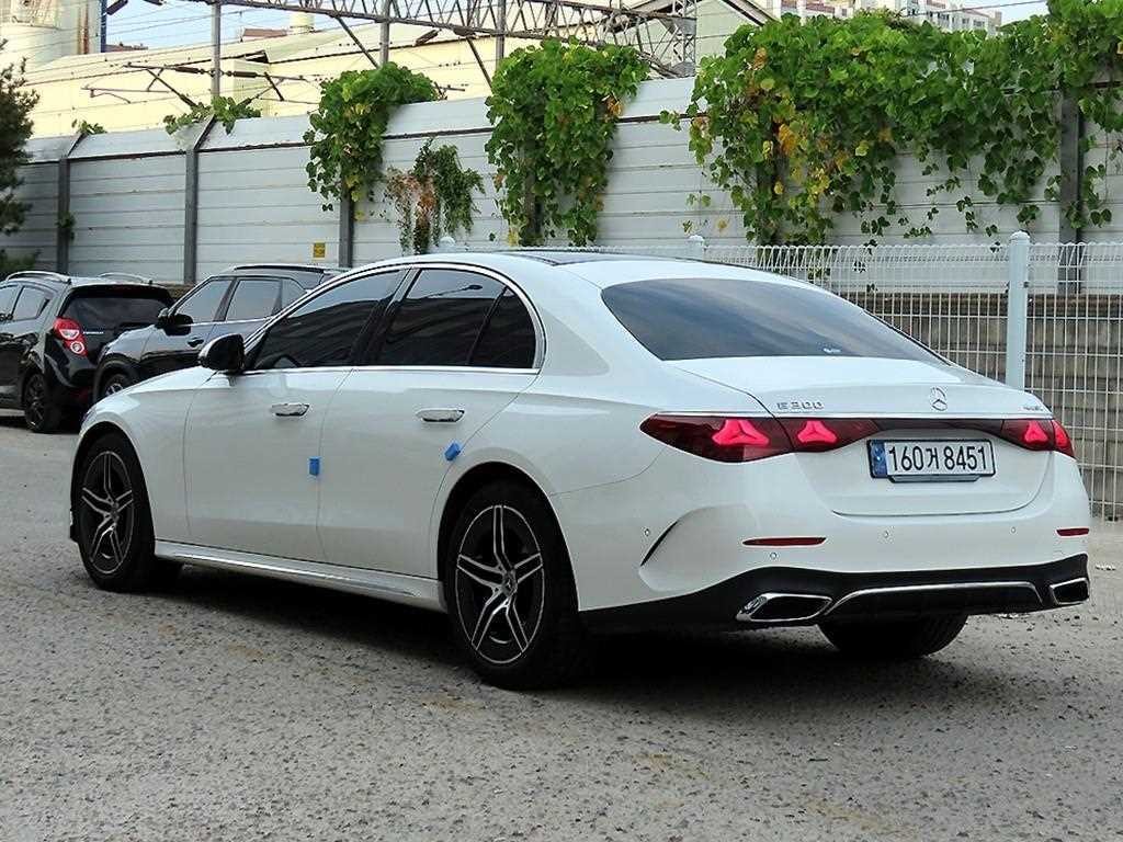 벤츠 E 클래스 E-클래스 W214 E300 4MATIC AMG Line 이미지 3