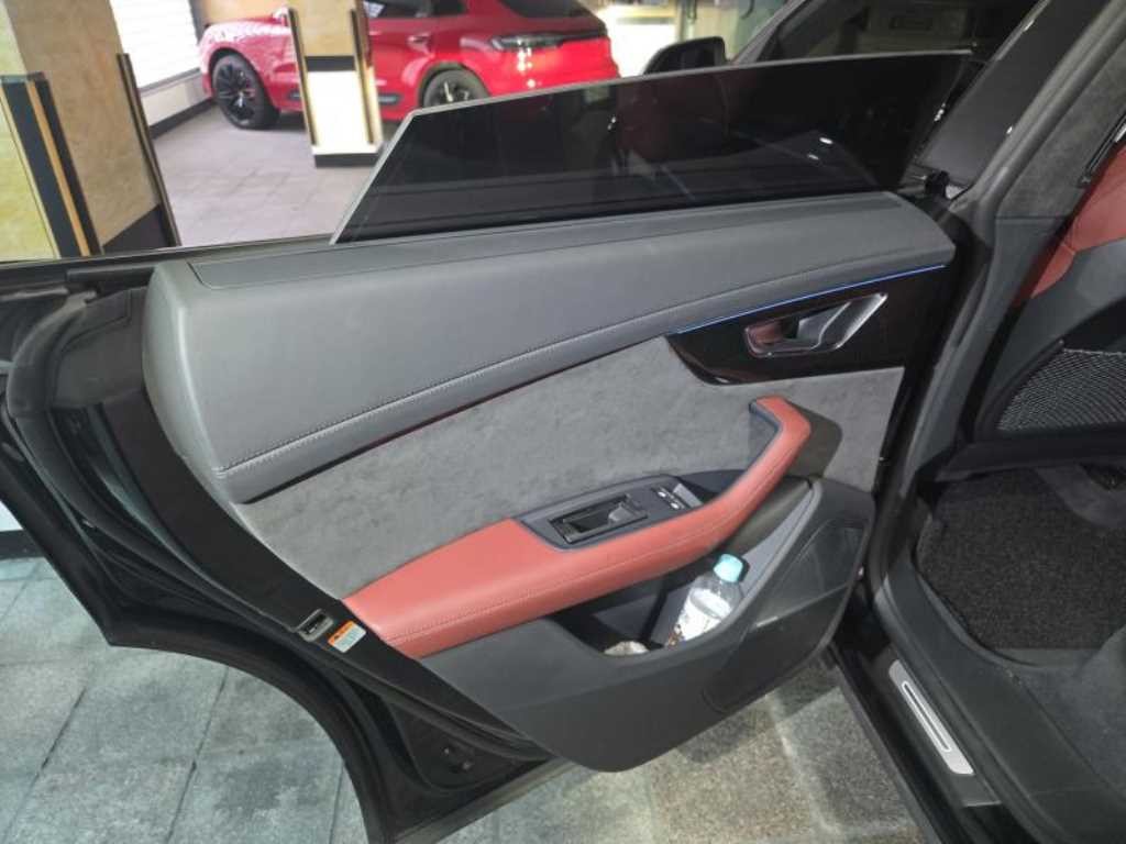 아우디 SQ8 SQ8 (4M) 4.0 TDI 콰트로 이미지 16