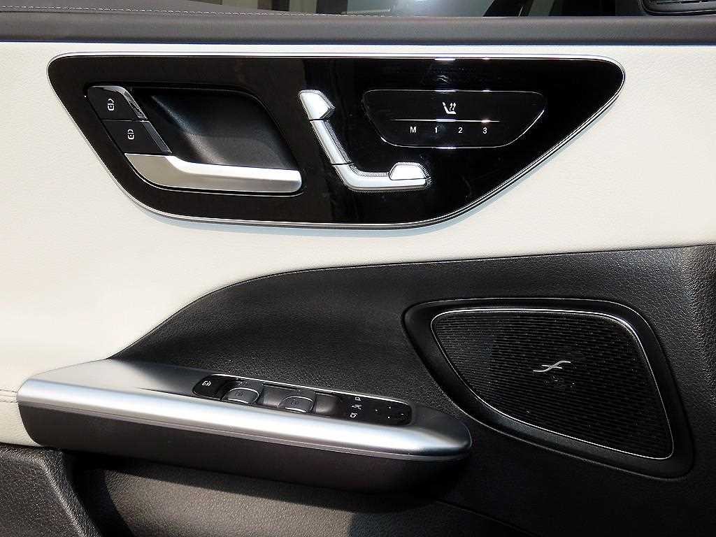벤츠 C 클래스 C클래스 W206 C300 4MATIC AMG 라인 이미지 12