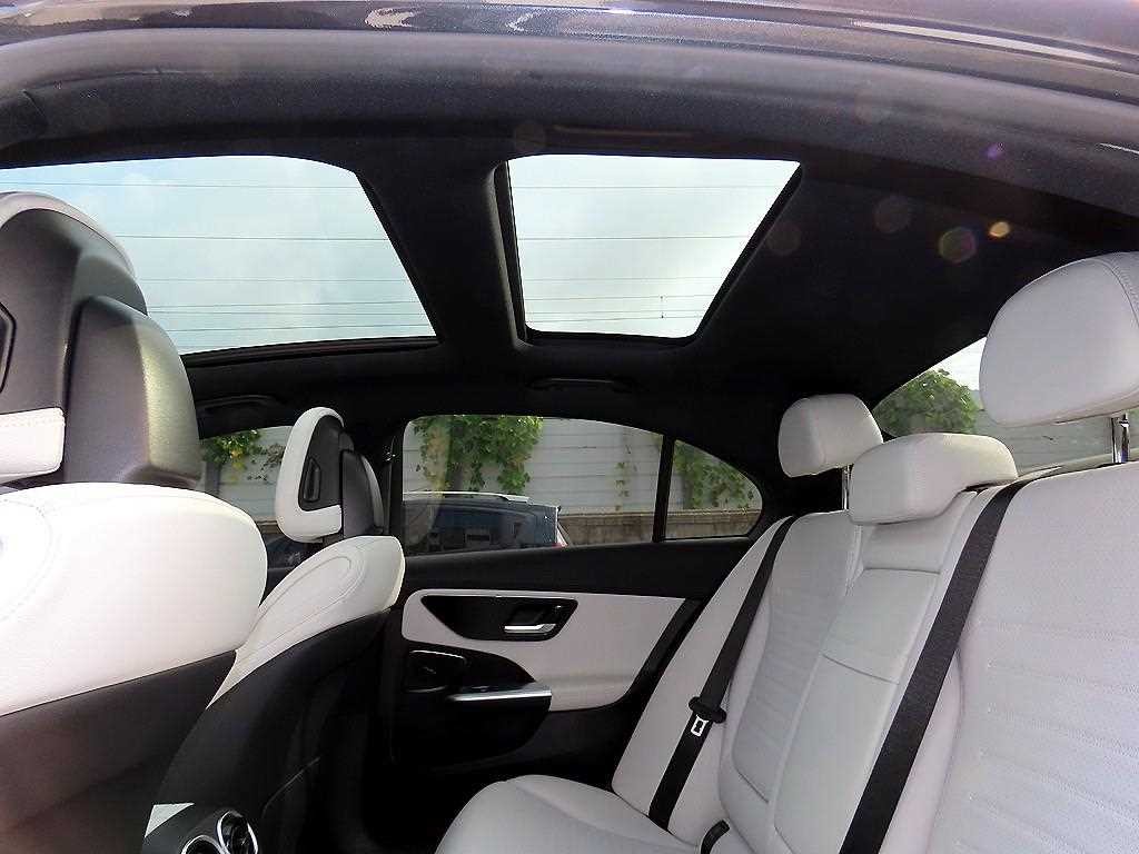 벤츠 C 클래스 C클래스 W206 C300 4MATIC AMG 라인 이미지 18