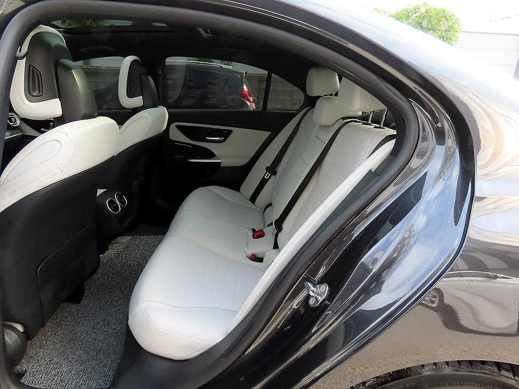 벤츠 C 클래스 C클래스 W206 C300 4MATIC AMG 라인 이미지 6