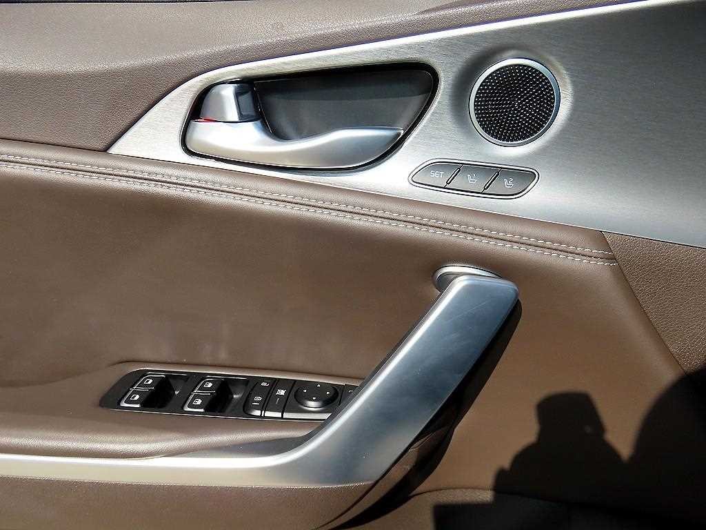 기아 스팅어 가솔린 2.0 터보 2WD 플래티넘 이미지 11