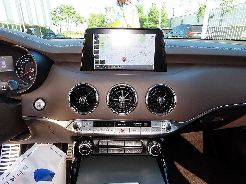 기아 스팅어 가솔린 2.0 터보 2WD 플래티넘 이미지 13