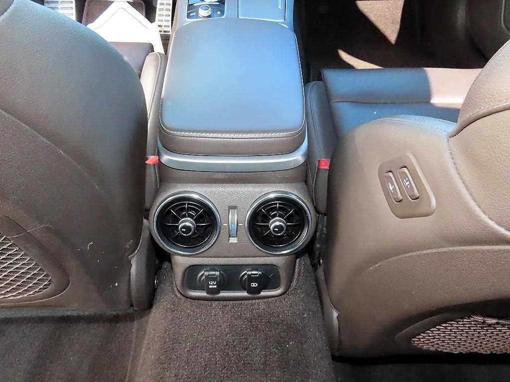 기아 스팅어 가솔린 2.0 터보 2WD 플래티넘 이미지 17