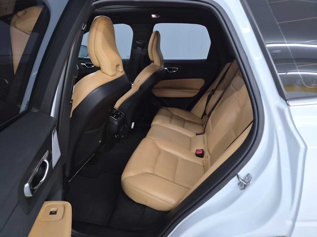 볼보 XC60 XC60(2세대) D5 AWD 인스크립션 이미지 6