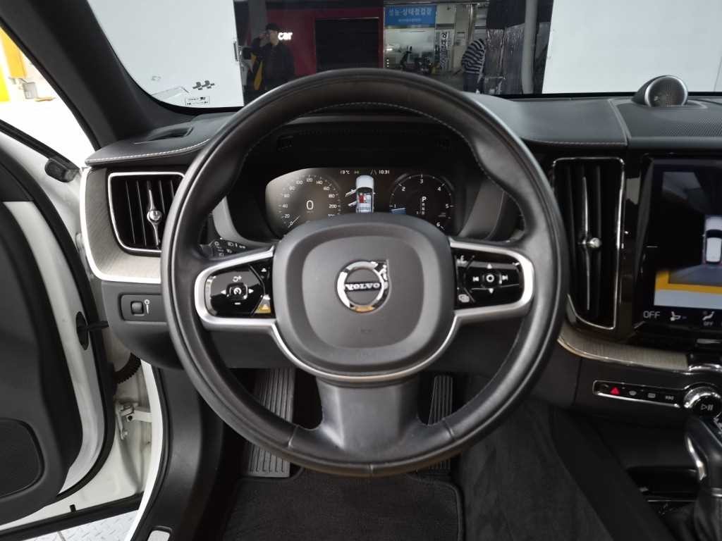 볼보 XC60 XC60(2세대) D5 AWD 인스크립션 이미지 9