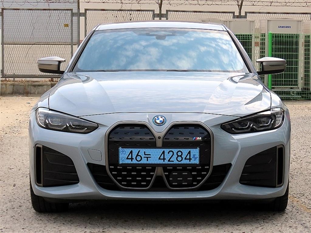 BMW i4 M50 이미지 1