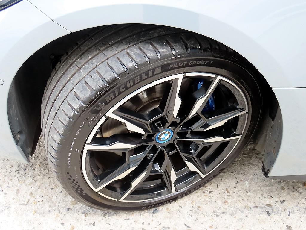 BMW i4 M50 이미지 20