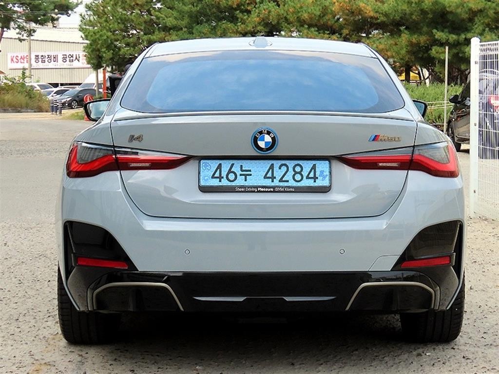 BMW i4 M50 이미지 4