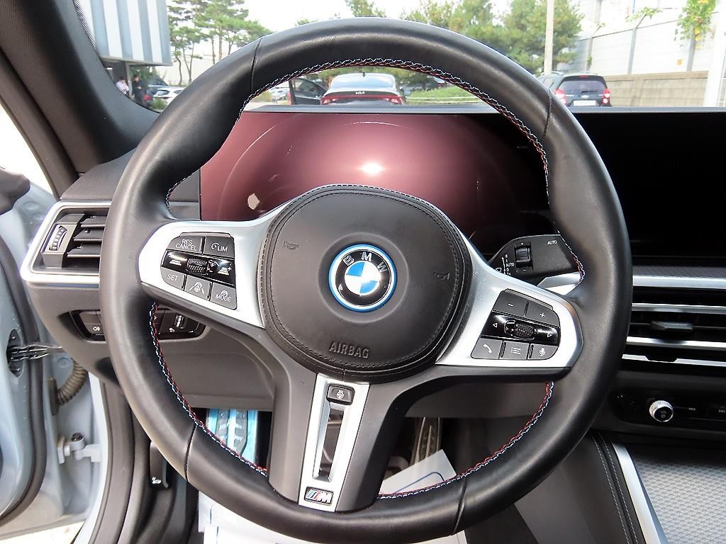 BMW i4 M50 이미지 8