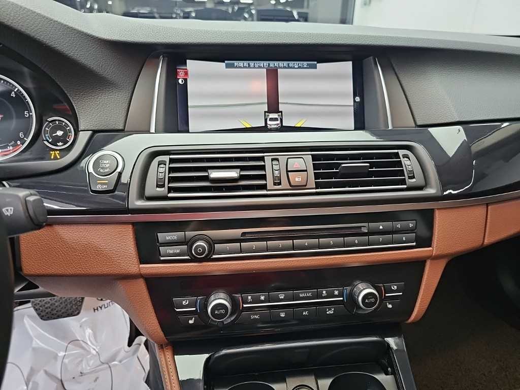 BMW 5시리즈 5시리즈 (F10) 520d xDrive M 에어로다이나믹 프로 이미지 10