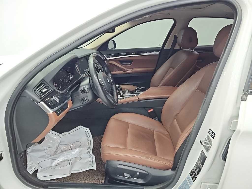 BMW 5시리즈 5시리즈 (F10) 520d xDrive M 에어로다이나믹 프로 이미지 11