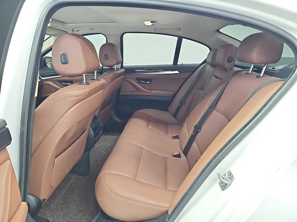 BMW 5시리즈 5시리즈 (F10) 520d xDrive M 에어로다이나믹 프로 이미지 12