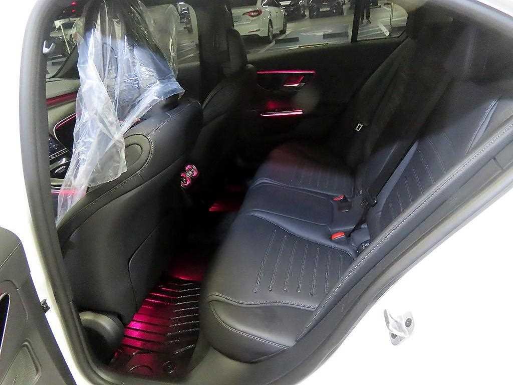 벤츠 C 클래스 C클래스 W206 C200 AMG 라인 이미지 7