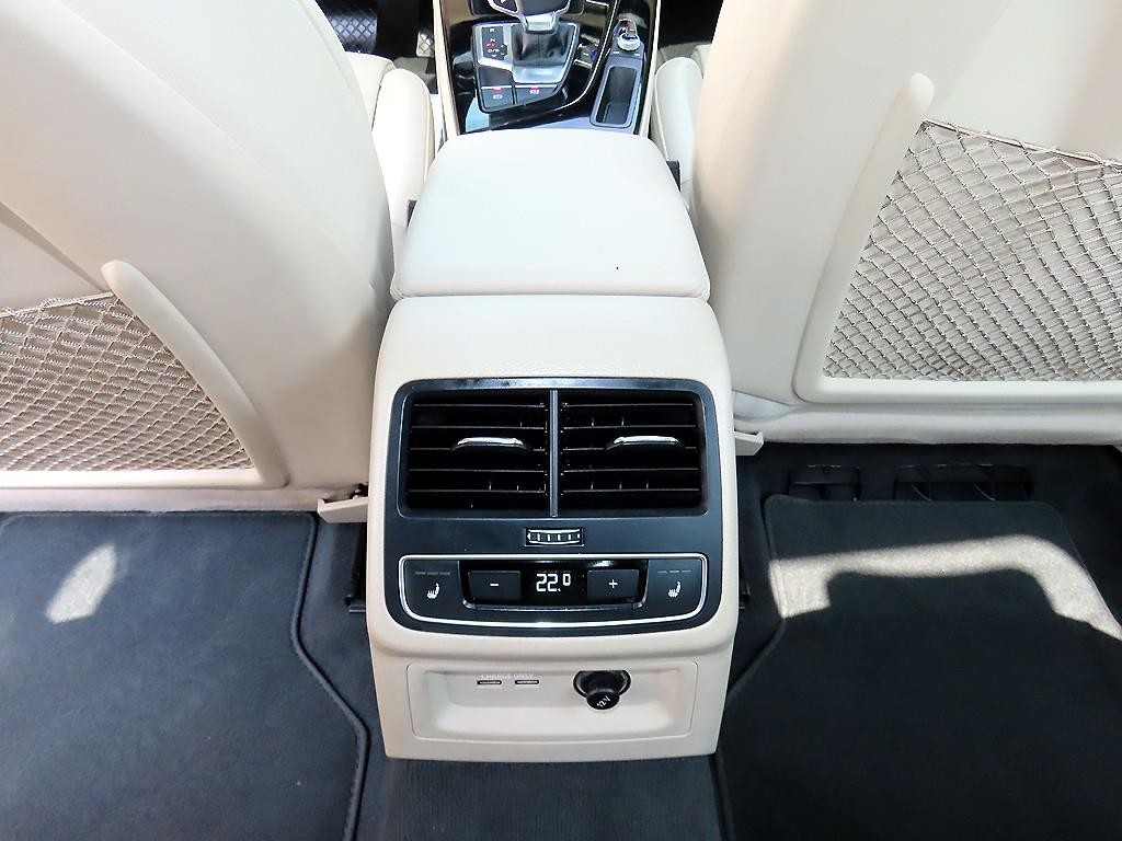 아우디 A4 A4 (B9) 40 TFSI 프리미엄 이미지 17