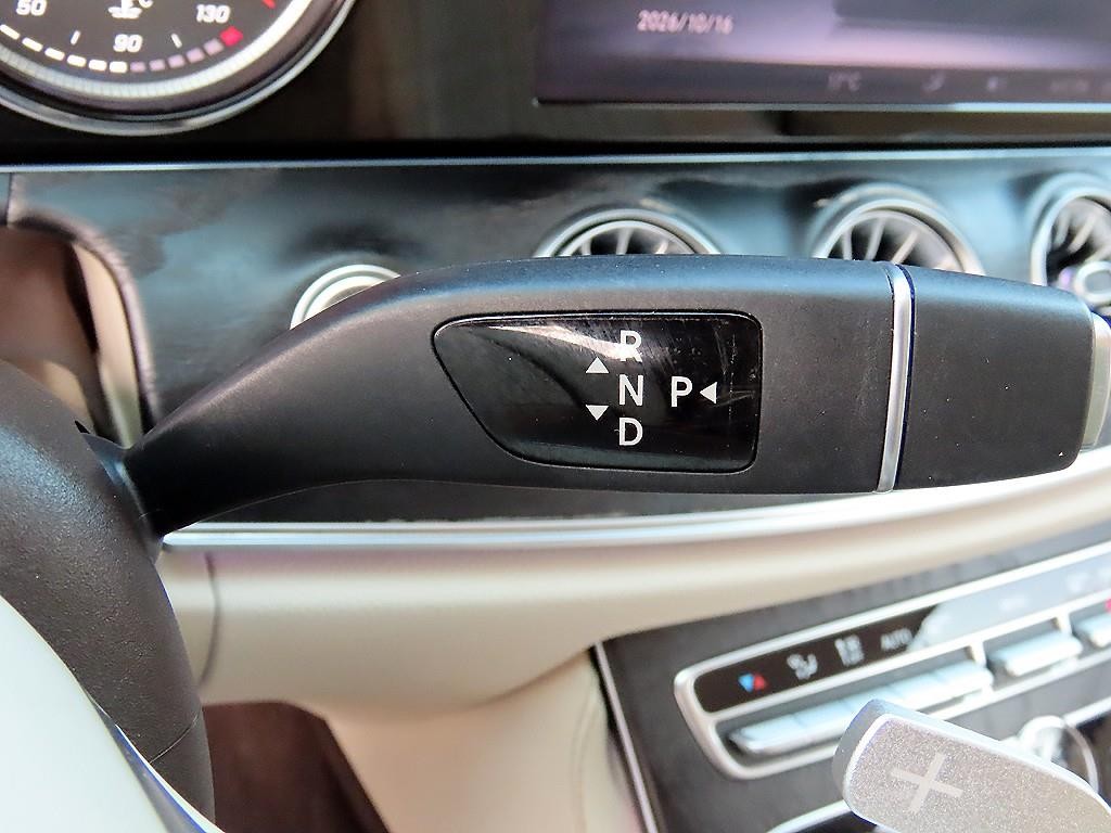 벤츠 E 클래스 E-클래스 W213 E220d 카브리올레 이미지 14