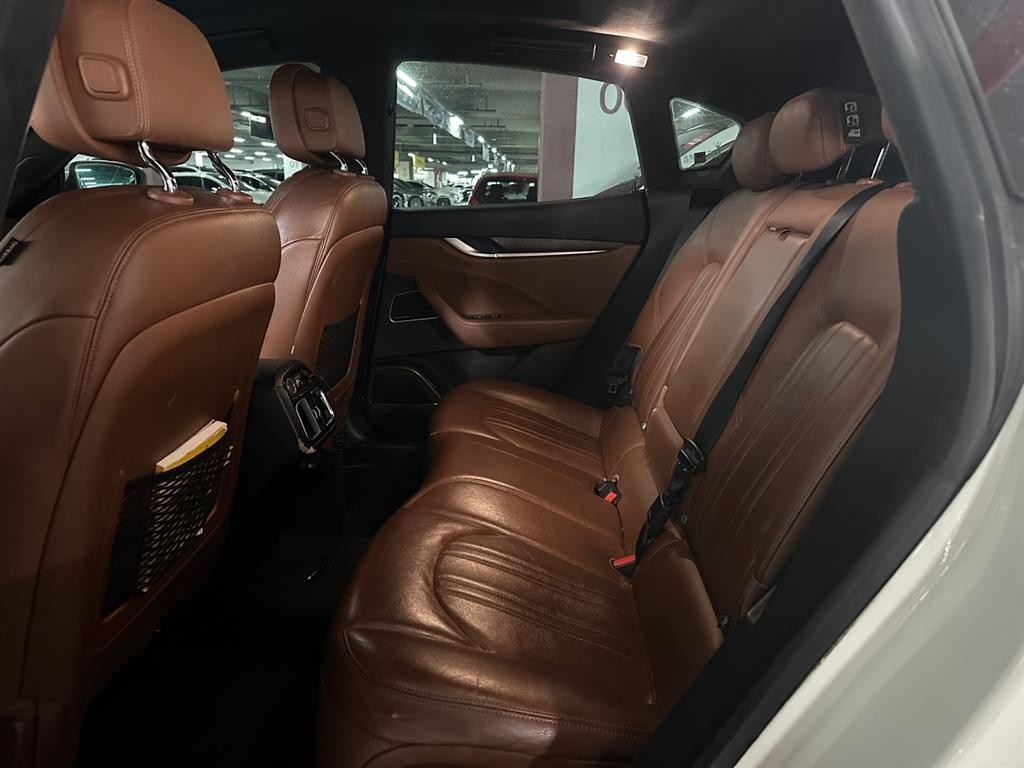 마세라티 르반떼 3.0 AWD 이미지 11