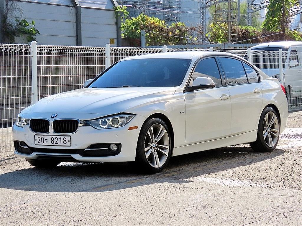 BMW 3시리즈 3시리즈 (F30) 320d 스포츠 이미지 2