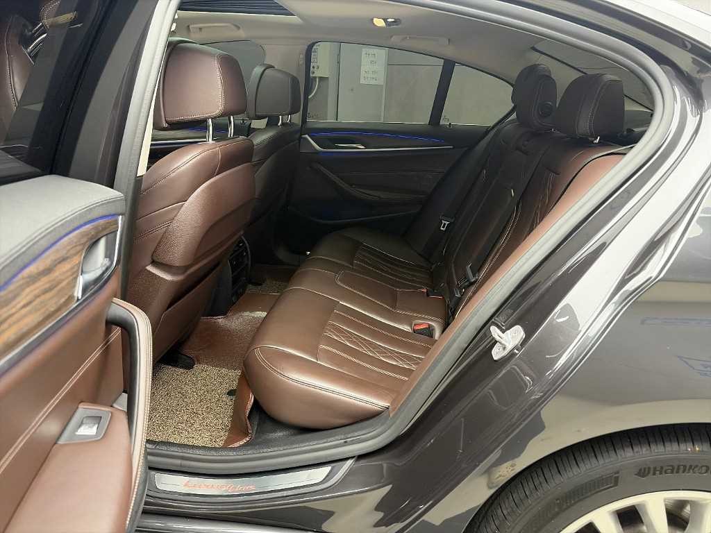 BMW 5시리즈 5시리즈 (G30) 520d xDrive 럭셔리 플러스 이미지 12