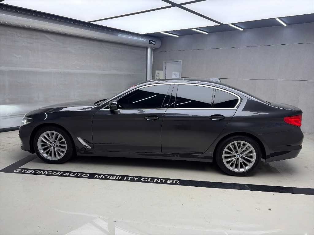 BMW 5시리즈 5시리즈 (G30) 520d xDrive 럭셔리 플러스 이미지 2
