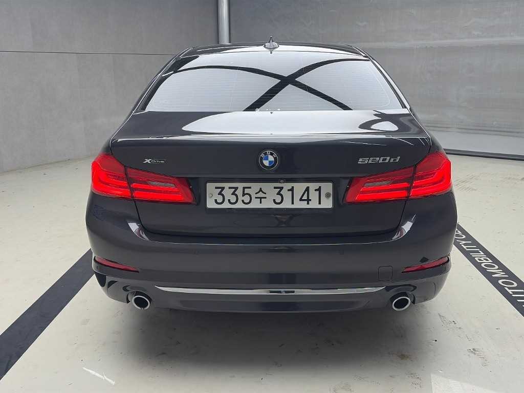 BMW 5시리즈 5시리즈 (G30) 520d xDrive 럭셔리 플러스 이미지 3