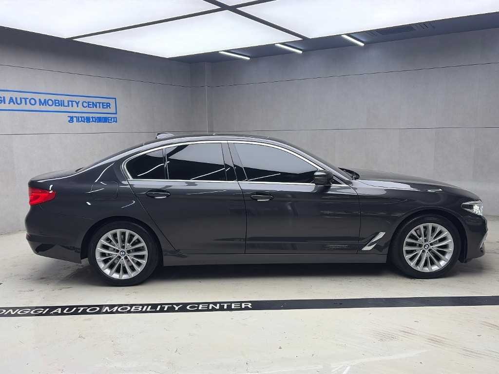 BMW 5시리즈 5시리즈 (G30) 520d xDrive 럭셔리 플러스 이미지 4