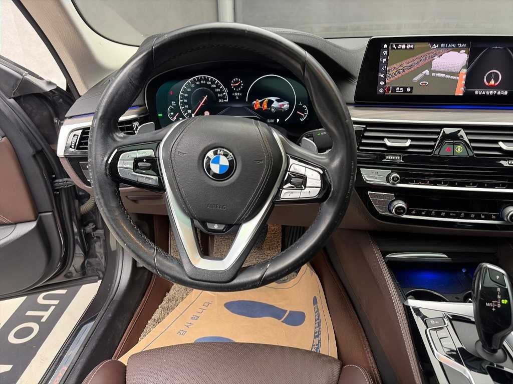BMW 5시리즈 5시리즈 (G30) 520d xDrive 럭셔리 플러스 이미지 9