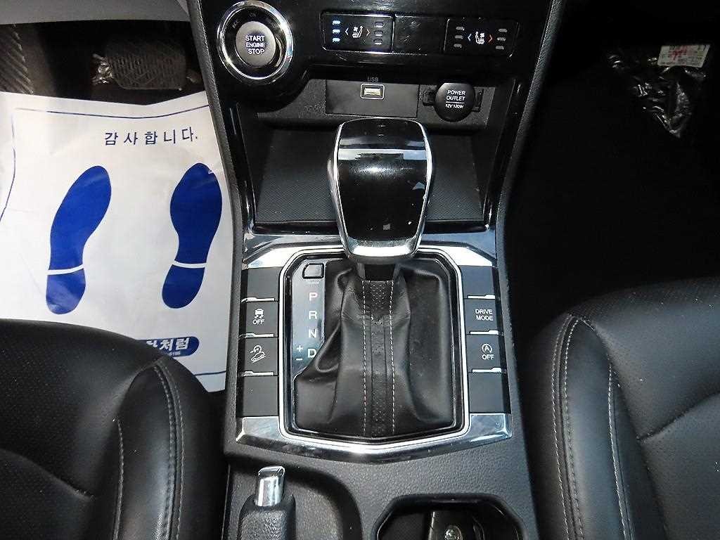 KG모빌리티(쌍용) 코란도 뷰티풀코란도 2WD 디젤 1.6 딜라이트 플러스 이미지 10