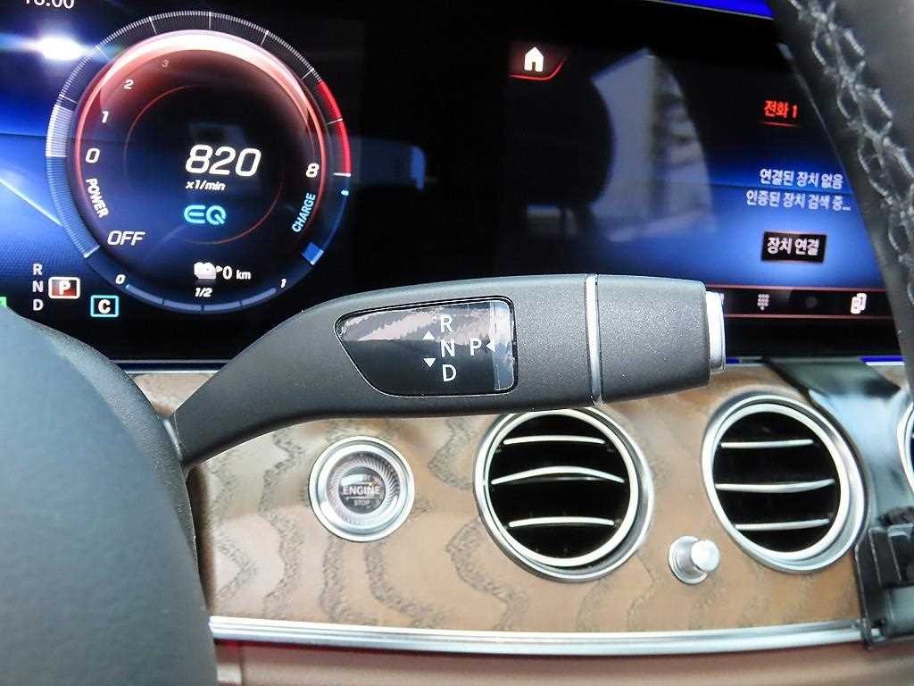 벤츠 E 클래스 E-클래스 W213 E300e 4MATIC 익스클루시브 이미지 11