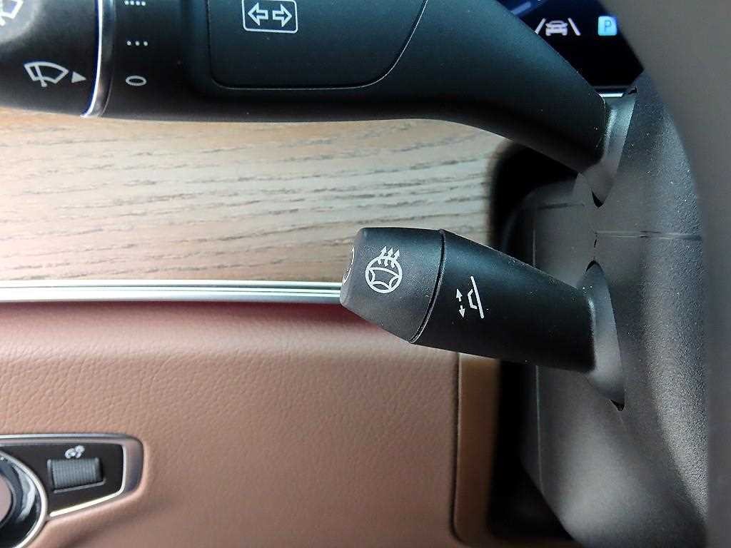벤츠 E 클래스 E-클래스 W213 E300e 4MATIC 익스클루시브 이미지 12