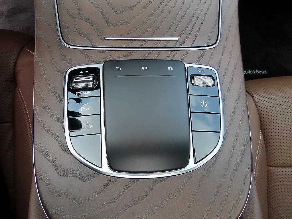 벤츠 E 클래스 E-클래스 W213 E300e 4MATIC 익스클루시브 이미지 13