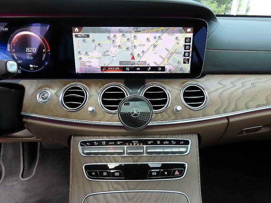 벤츠 E 클래스 E-클래스 W213 E300e 4MATIC 익스클루시브 이미지 14