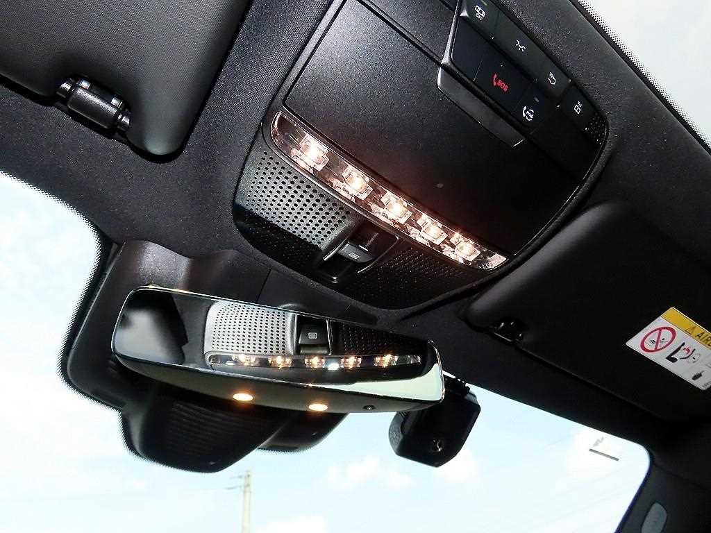 벤츠 E 클래스 E-클래스 W213 E300e 4MATIC 익스클루시브 이미지 15