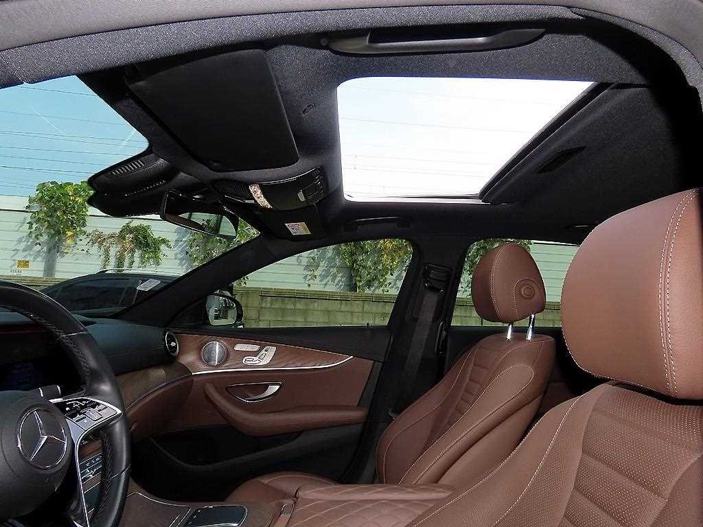 벤츠 E 클래스 E-클래스 W213 E300e 4MATIC 익스클루시브 이미지 16