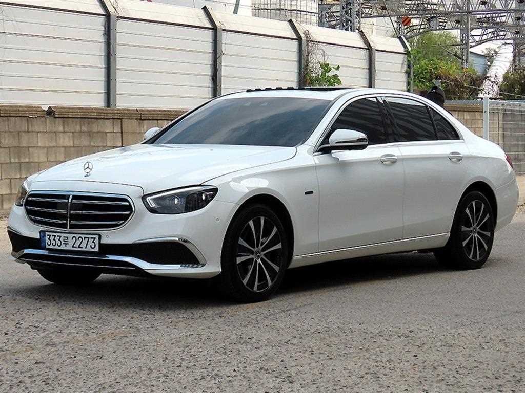 벤츠 E 클래스 E-클래스 W213 E300e 4MATIC 익스클루시브 이미지 2
