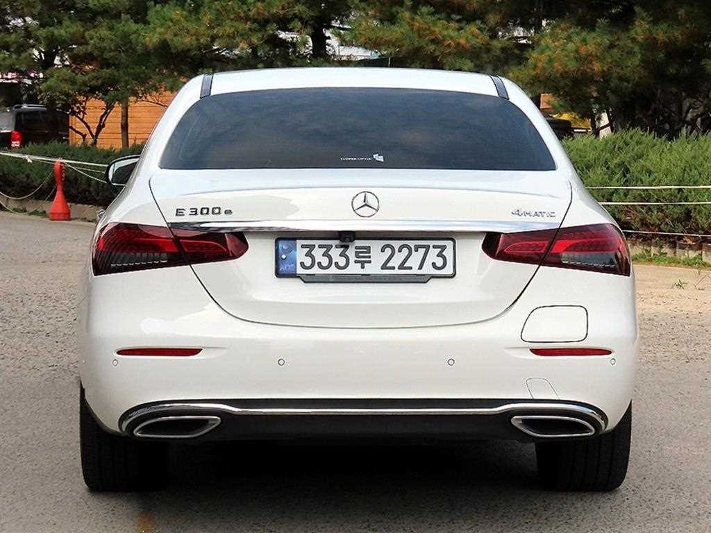 벤츠 E 클래스 E-클래스 W213 E300e 4MATIC 익스클루시브 이미지 4