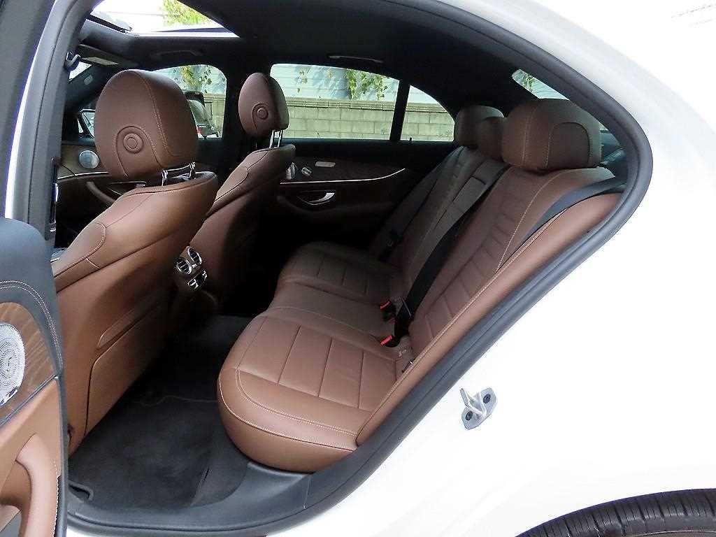 벤츠 E 클래스 E-클래스 W213 E300e 4MATIC 익스클루시브 이미지 6