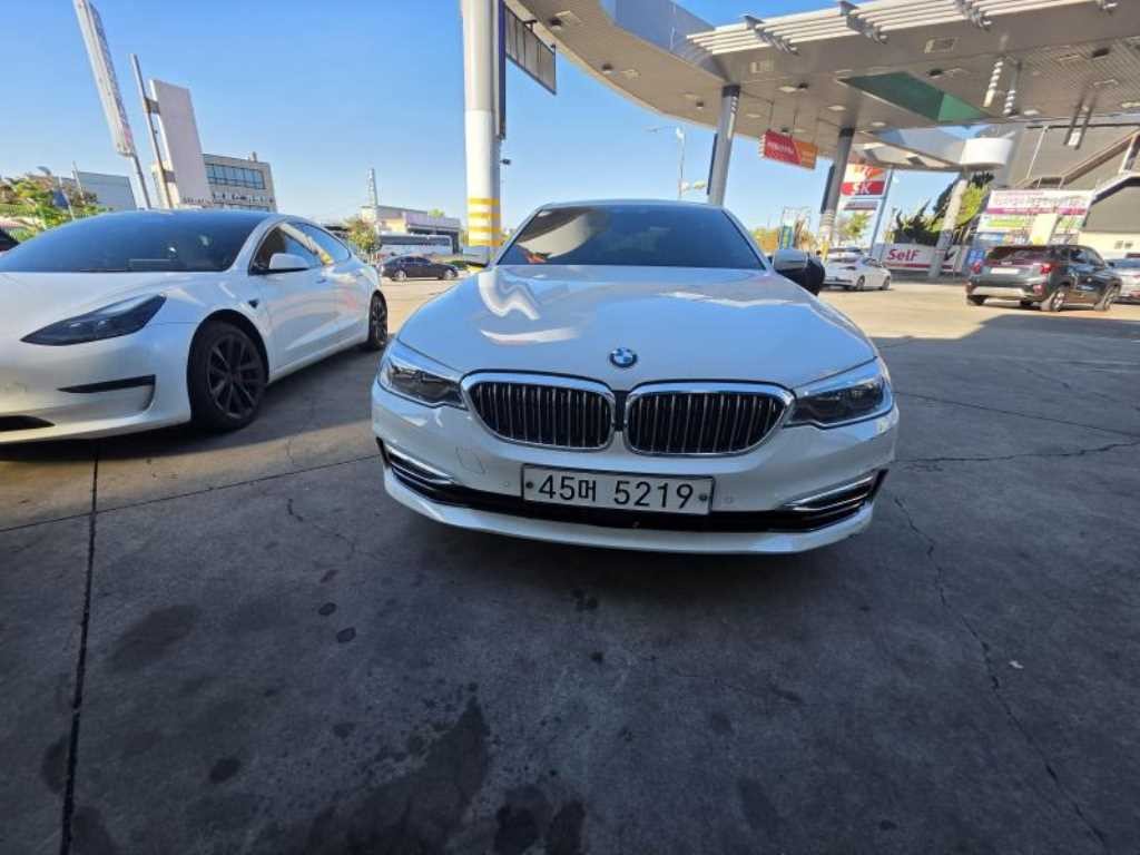 BMW 5시리즈 5시리즈 (G30) 520d xDrive 럭셔리 플러스 이미지 1