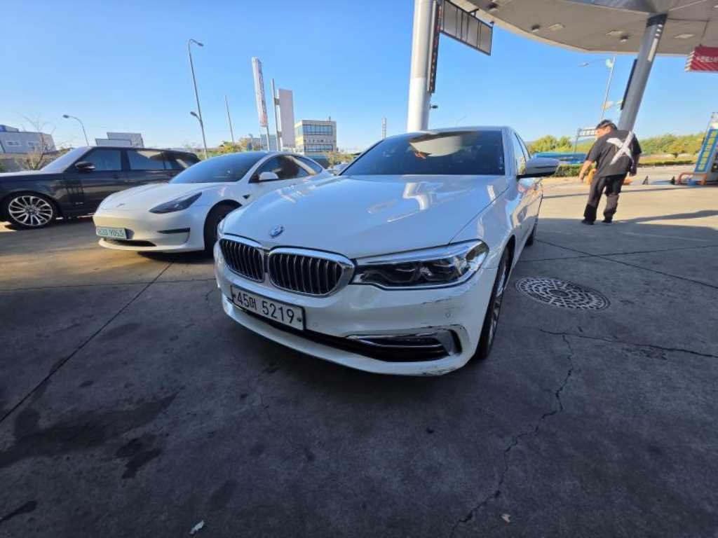 BMW 5시리즈 5시리즈 (G30) 520d xDrive 럭셔리 플러스 이미지 2