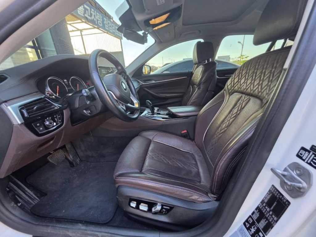 BMW 5시리즈 5시리즈 (G30) 520d xDrive 럭셔리 플러스 이미지 3
