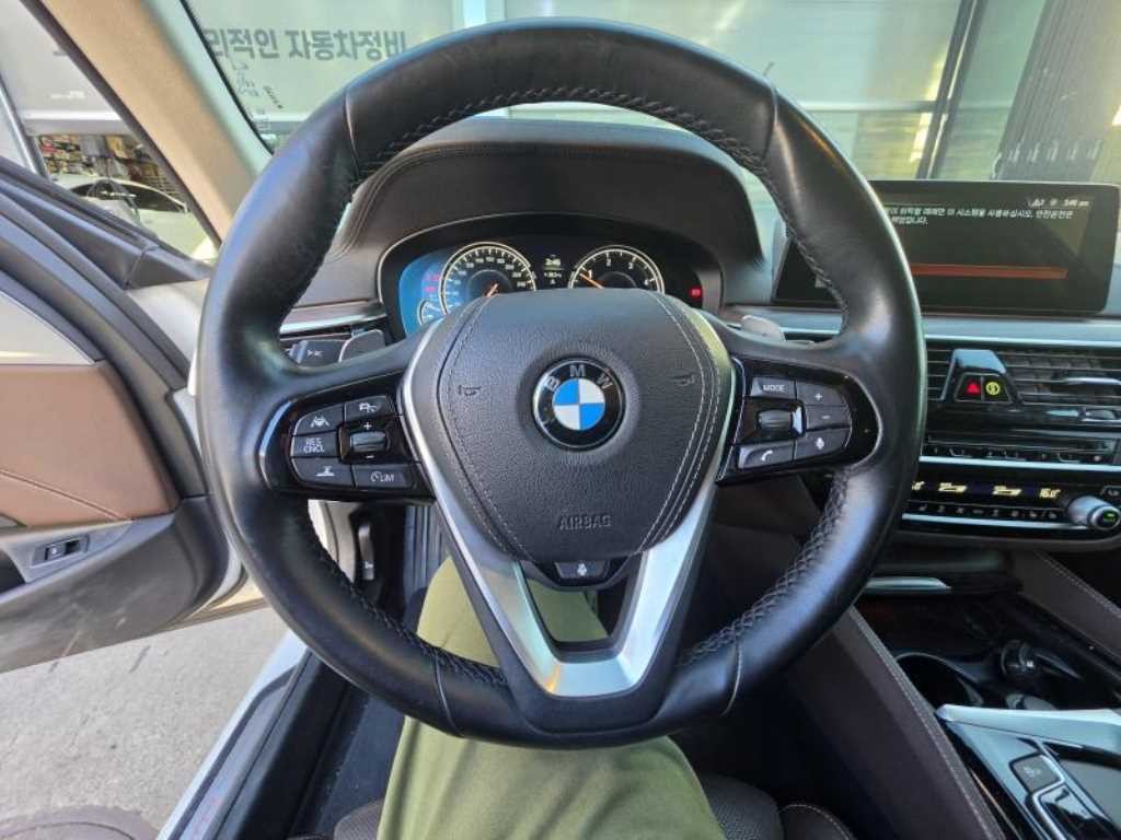 BMW 5시리즈 5시리즈 (G30) 520d xDrive 럭셔리 플러스 이미지 6