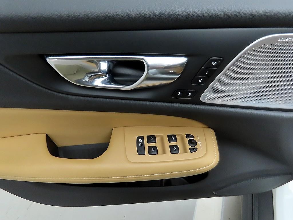 볼보 V60 V60 크로스 컨트리 2세대 2.0 B5 프로 AWD 이미지 11