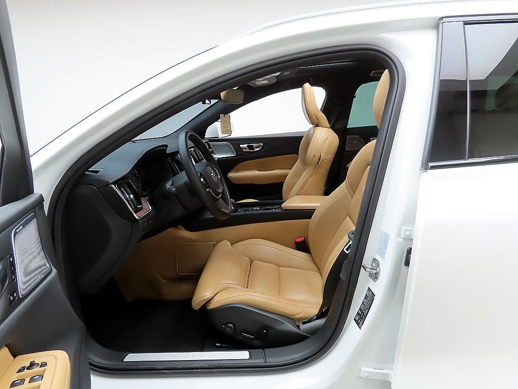 볼보 V60 V60 크로스 컨트리 2세대 2.0 B5 프로 AWD 이미지 12
