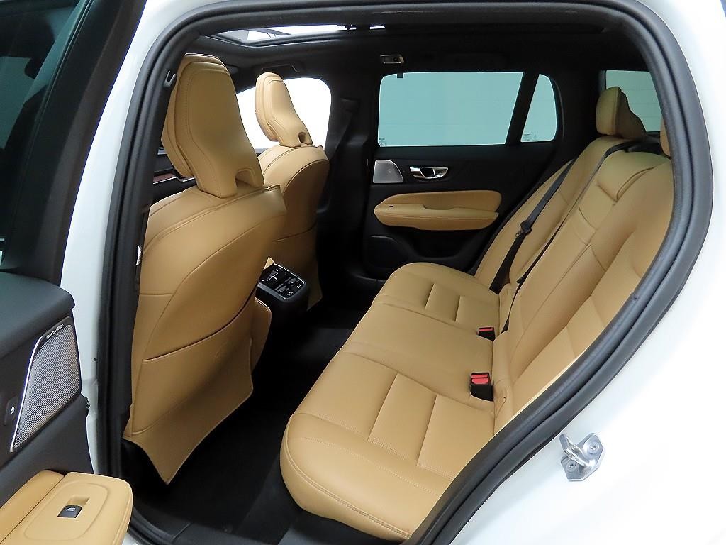 볼보 V60 V60 크로스 컨트리 2세대 2.0 B5 프로 AWD 이미지 13