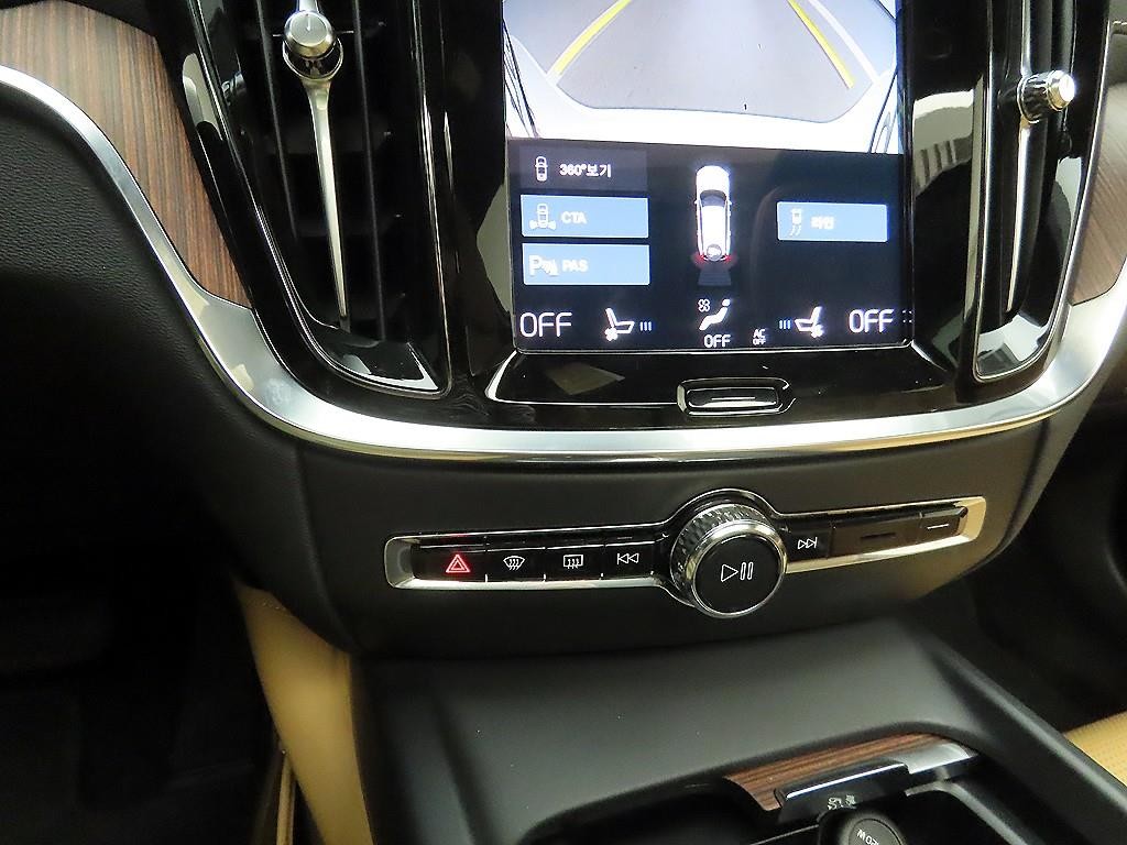 볼보 V60 V60 크로스 컨트리 2세대 2.0 B5 프로 AWD 이미지 15