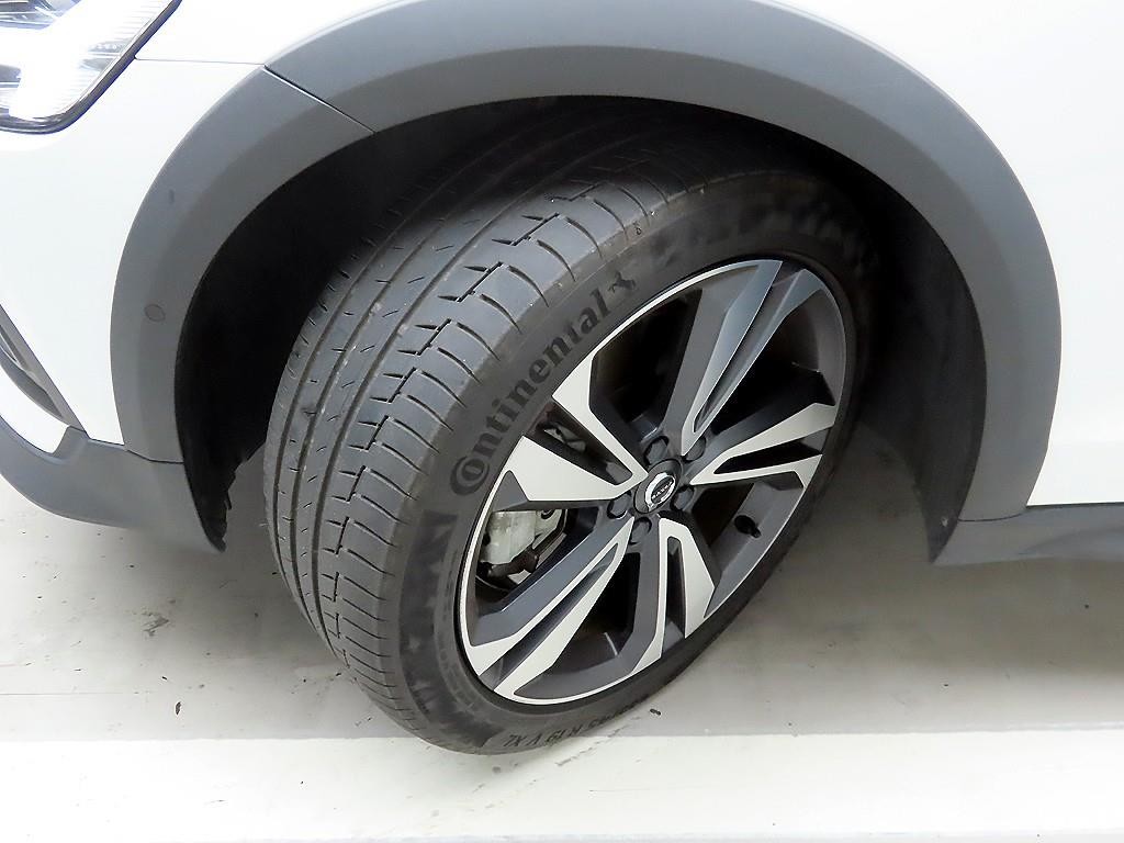 볼보 V60 V60 크로스 컨트리 2세대 2.0 B5 프로 AWD 이미지 19
