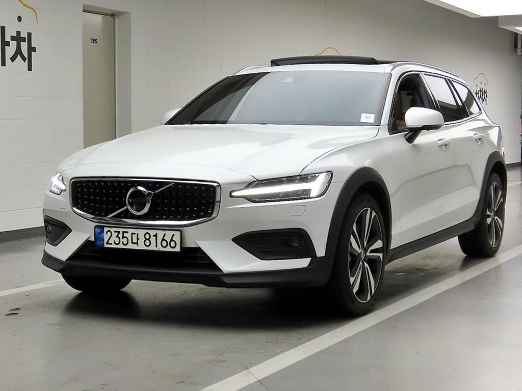 볼보 V60 V60 크로스 컨트리 2세대 2.0 B5 프로 AWD 이미지 2