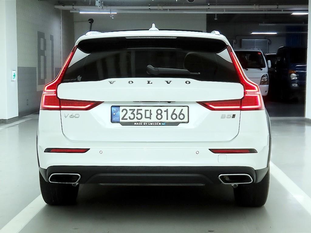 볼보 V60 V60 크로스 컨트리 2세대 2.0 B5 프로 AWD 이미지 3
